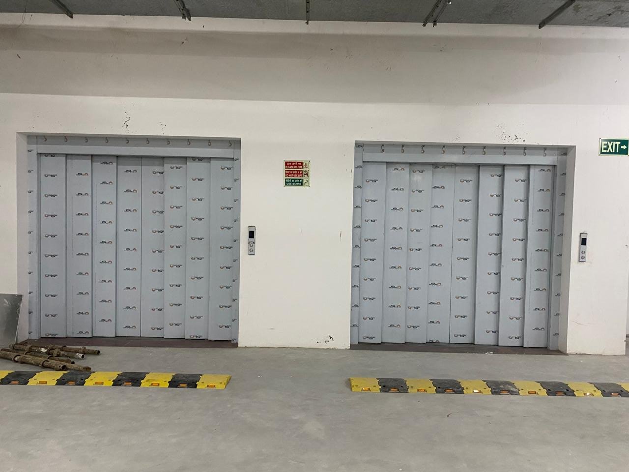 Automobile Multi-Level Showroom Hoist